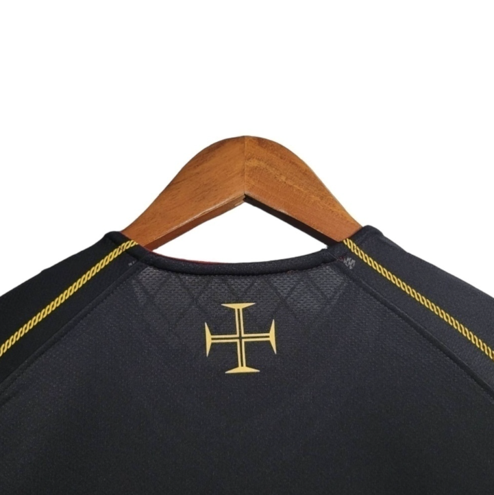 CAMISA RETRÔ SELEÇÃO DE PORTUGAL II 06 - TORCEDOR - NIKE - PRETO COM DETALHES EM AMARELO - MASCULINO