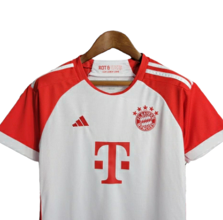KIT INFANTIL BAYERN DE MUNIQUE I 23/24 - BRANCO COM DETALHES EM VERMELHO - ADIDAS - UNISSEX