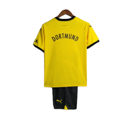 KIT INFANTIL BORUSSIA DORTMUND HOME 23/24 - AMARELO E PRETO - PUMA - UNISSEX
